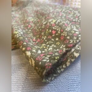 Olive ditsy floral Old Navy miniskirt, size 6 green linen/cotton blend ~2002-ish